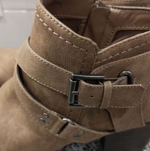 Brown suede ankle boots size8